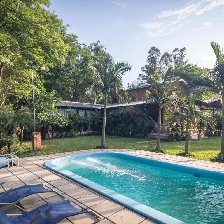 Casa Angi, con jardín y piscina en Sanber - Three-Bedroom House - 1