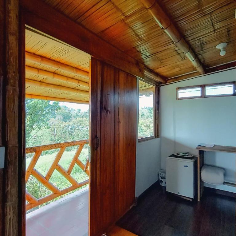 Casa Laureles - Habitación Doble con balcón - 6