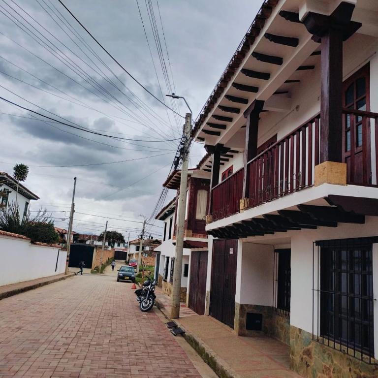 Roomii Hostel - Double Room with Balcony - 12