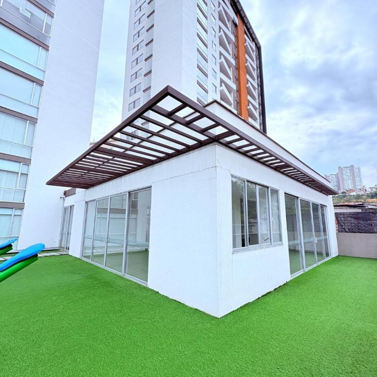 Apartamento moderno con balcón y vista a la ciudad cerca al mall plaza - Apartamento de 2 dormitorios - 24