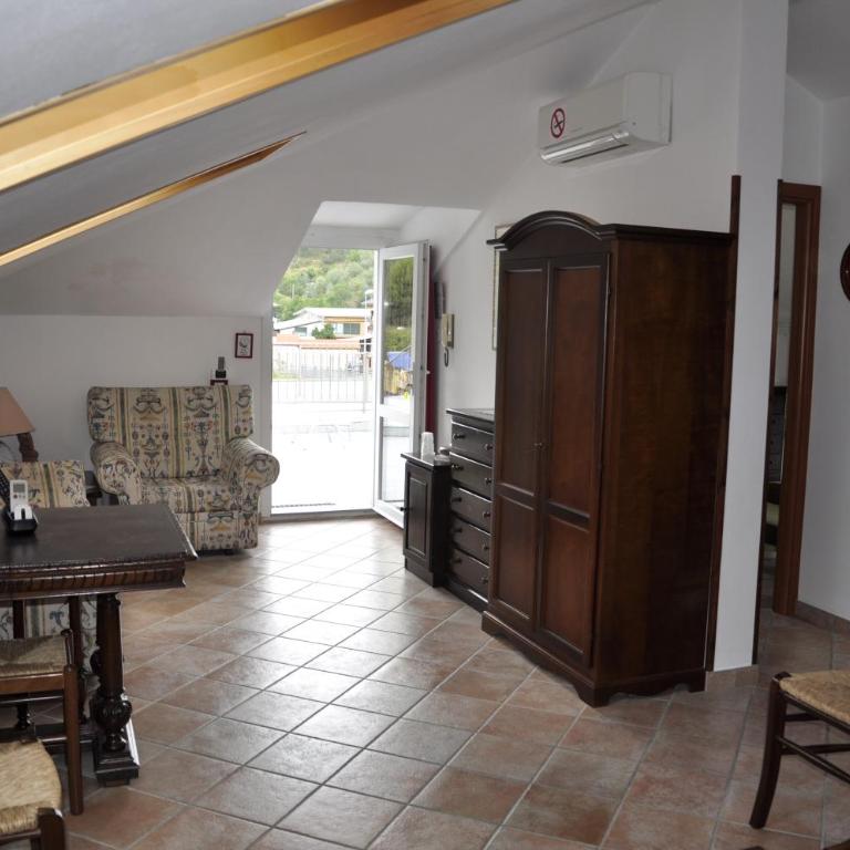 Bed & Breakfast 4U PARCHEGGIO INTERNO - Camera Familiare - 5