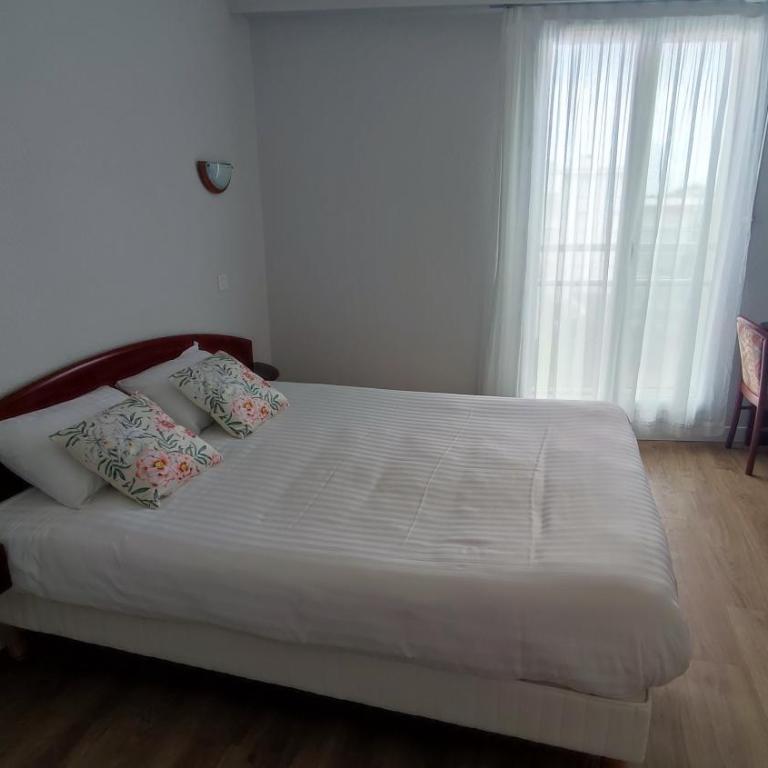 Hotel La Corniche - Chambre Supérieure - Vue Latérale sur Mer - 2