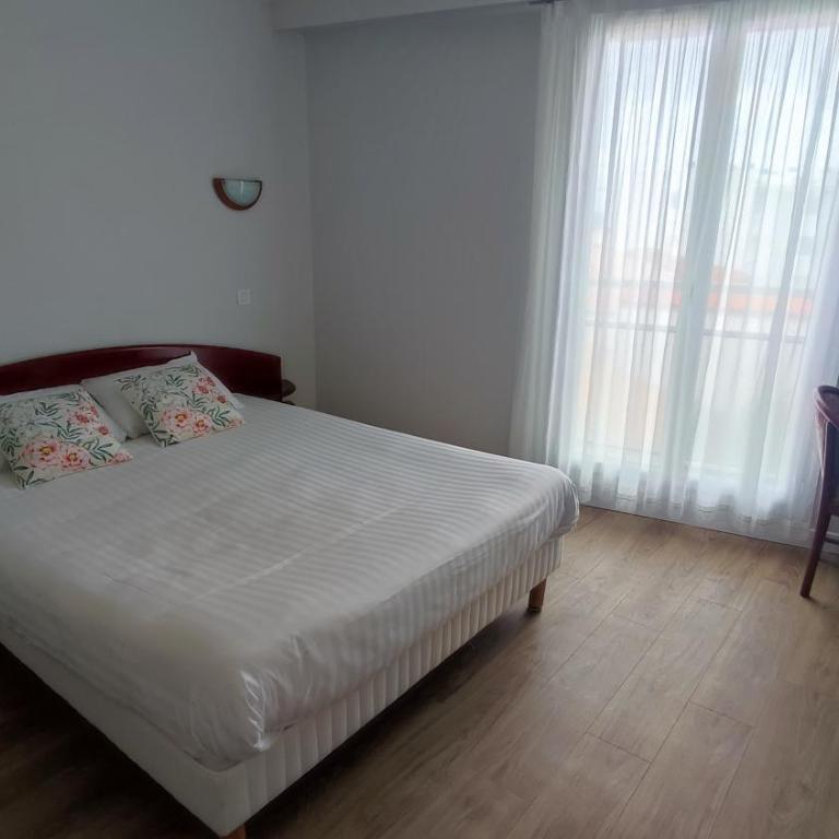 Hotel La Corniche - Chambre Supérieure - Vue Latérale sur Mer - 3