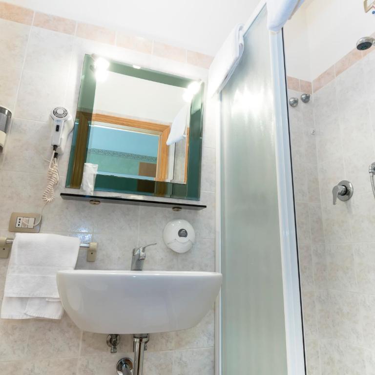 Camere R 75 - Camera Tripla Classic - 11