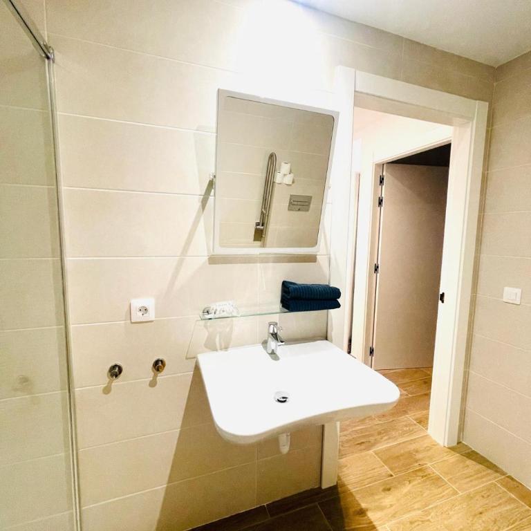 Apartamentos San Nicolas Jaca - Two-Bedroom Standard Apartment - 5