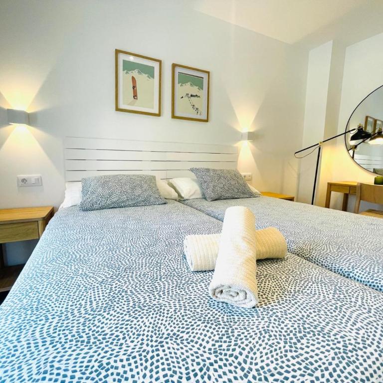 Apartamentos San Nicolas Jaca - Two-Bedroom Standard Apartment - 1