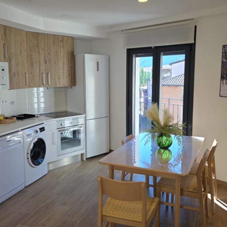 Apartamentos San Nicolas Jaca - Two-Bedroom Standard Apartment - 14