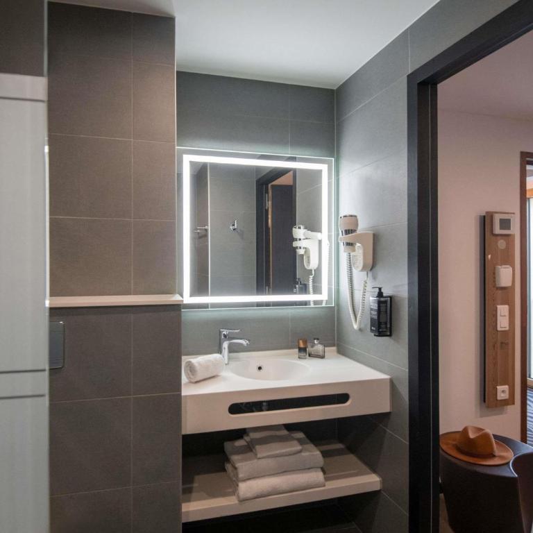 ibis Styles Ajaccio Napoleon - Chambre Double Standard avec Canapé - 7
