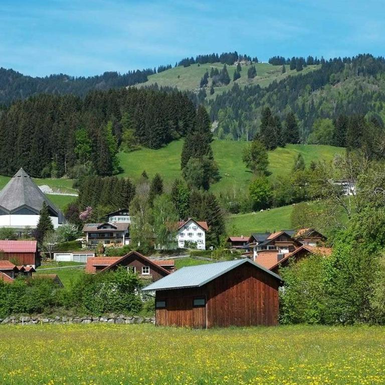 Ferienwohnung im Allgäu-sonnigen Balkon und Alpenpanorama, 5 min zum See - Apartment mit 1 Schlafzimmer - 2