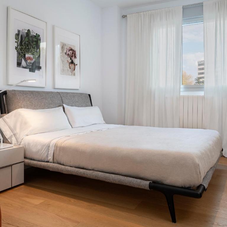 Magno Apartment Ramón Carande- Private Parking included - Four-Bedroom Apartment with Balcony - 31