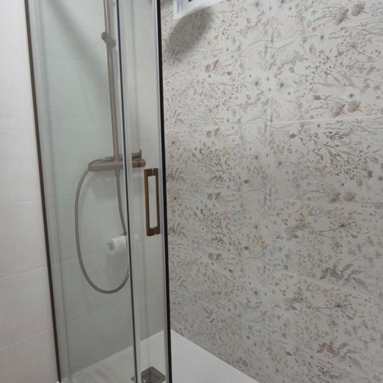 Casa para 8 personas y piscina abierta todo el año - Vacation Home - 8
