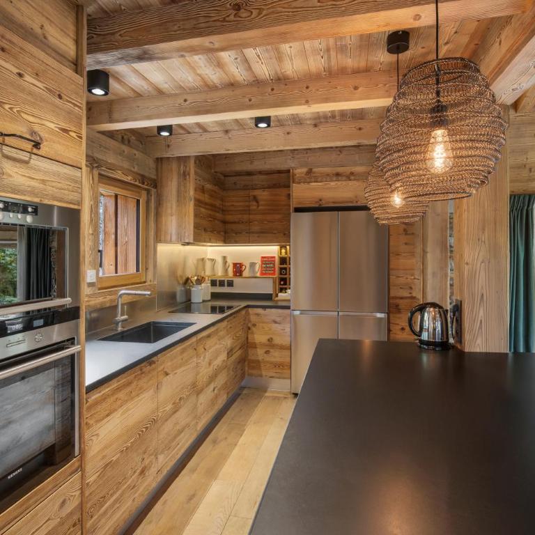 Luxury Chalet Black Mountain - 4BR, Sleeps 10, Fireplace, Mountain Views & Garden - Megève - Chalet - 14