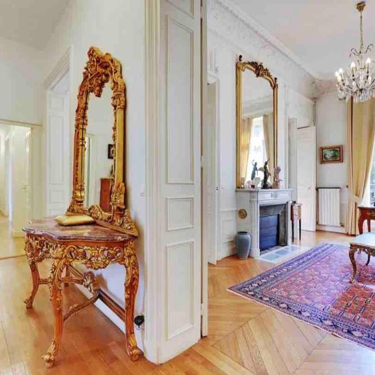 Champs Élysées : Appartement 200 m2 avec balcon - Appartement 3 Chambres - 5