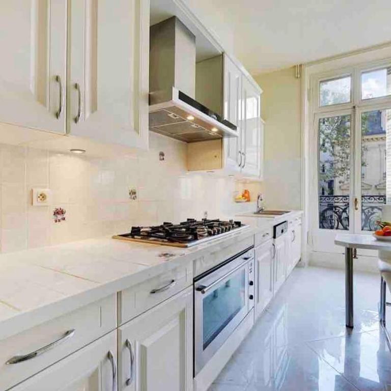 Champs Élysées : Appartement 200 m2 avec balcon - Appartement 3 Chambres - 15