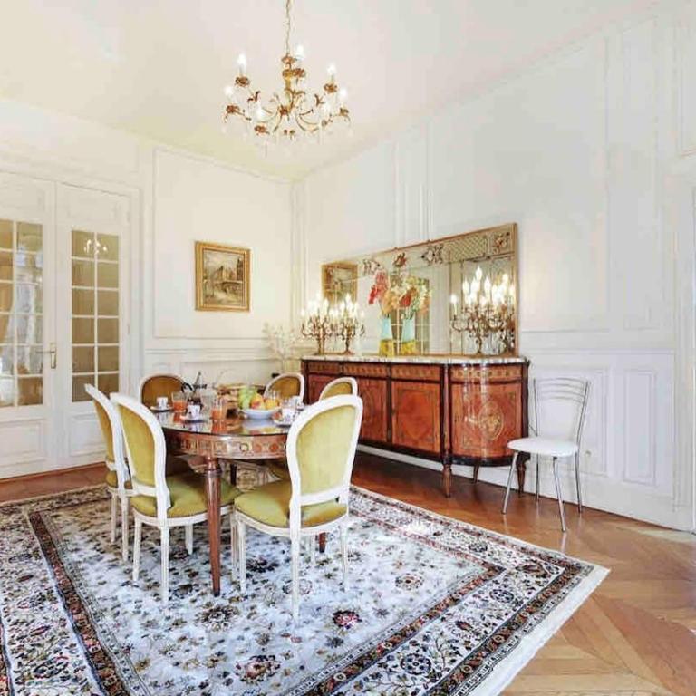 Champs Élysées : Appartement 200 m2 avec balcon - Appartement 3 Chambres - 6
