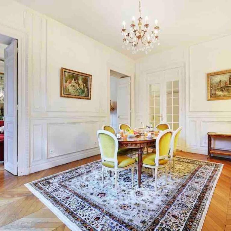 Champs Élysées : Appartement 200 m2 avec balcon - Appartement 3 Chambres - 7