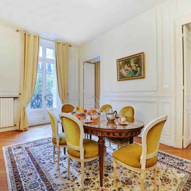 Champs Élysées : Appartement 200 m2 avec balcon - Appartement 3 Chambres - 8