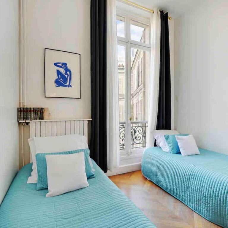 Champs Élysées : Appartement 200 m2 avec balcon - Appartement 3 Chambres - 13