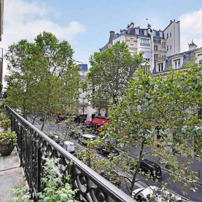 Champs Élysées : Appartement 200 m2 avec balcon - Appartement 3 Chambres - 25