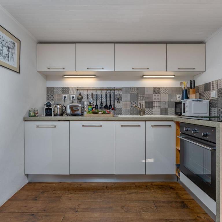 Maison à Tour Briançon - Appartement 2 Chambres avec Balcon Bien Exposé - 8