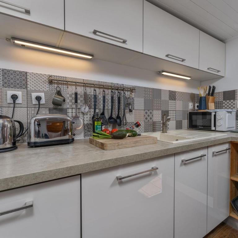 Maison à Tour Briançon - Appartement 2 Chambres avec Balcon Bien Exposé - 9
