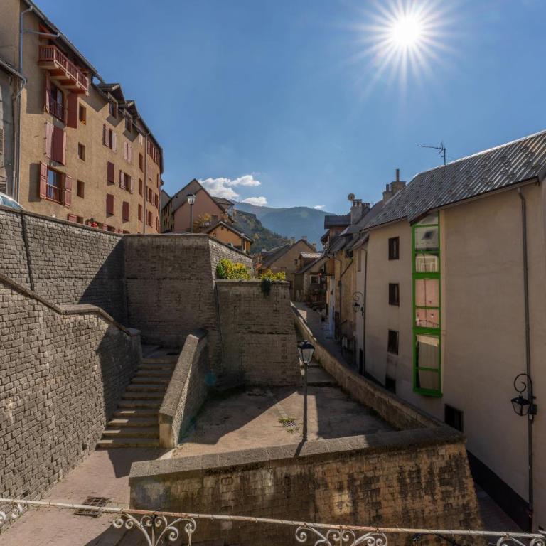Maison à Tour Briançon - Appartement 2 Chambres avec Balcon Bien Exposé - 30