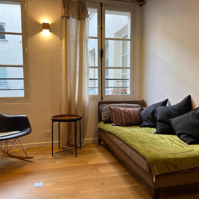 Elevator - Bright 1BR in the heart of hip Paris, Montorgueil - One-Bedroom Apartment - 2