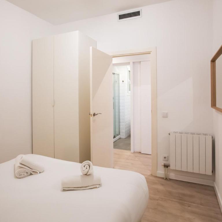 32IND1115 - Apartment in Barcelona - Two-Bedroom Apartment - 13