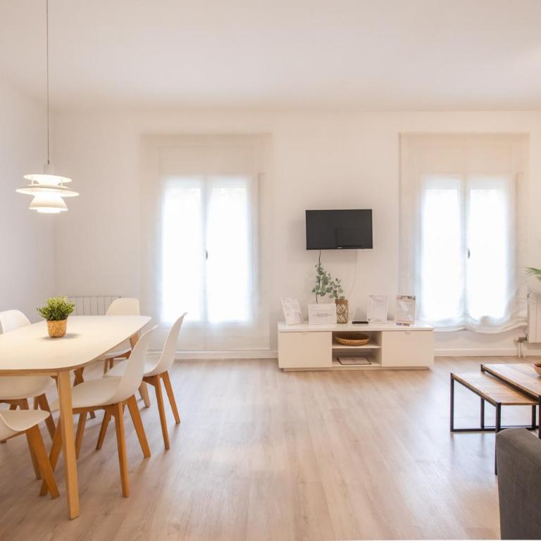 32IND1115 - Apartment in Barcelona - Two-Bedroom Apartment - 2