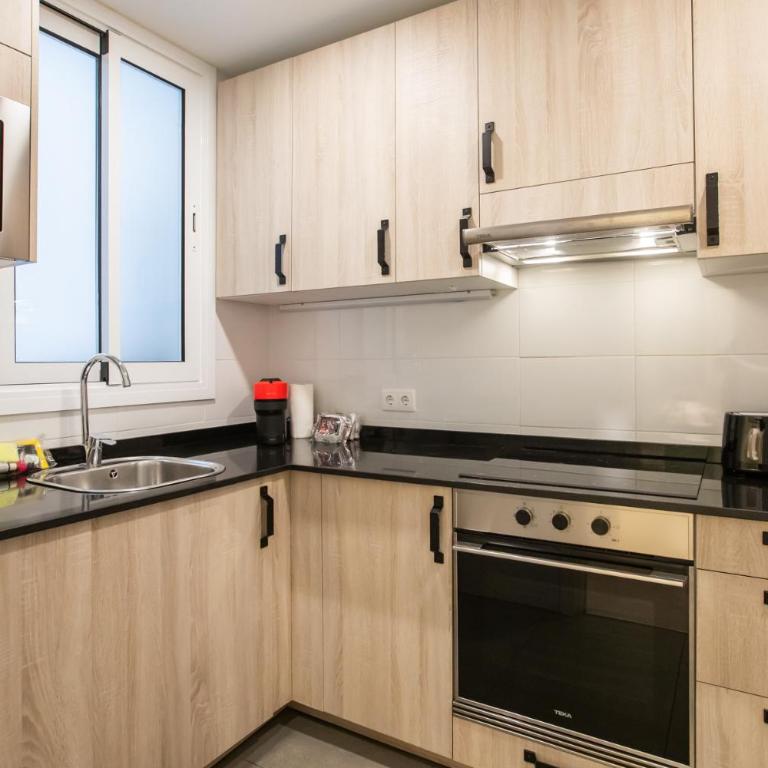 32IND1115 - Apartment in Barcelona - Two-Bedroom Apartment - 9