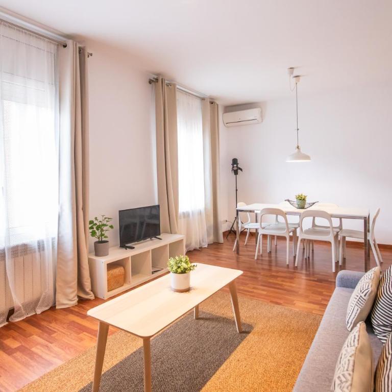 11IND1116 - Apartment near Sagrada familia - Three-Bedroom Apartment - 22