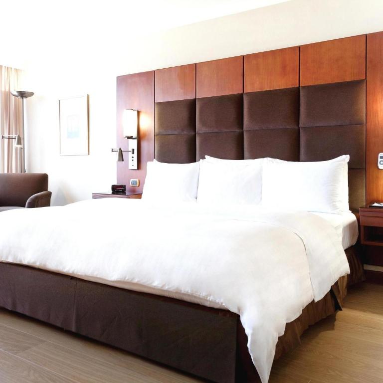 Swissotel Quito - Habitación Deluxe con cama extragrande - 2