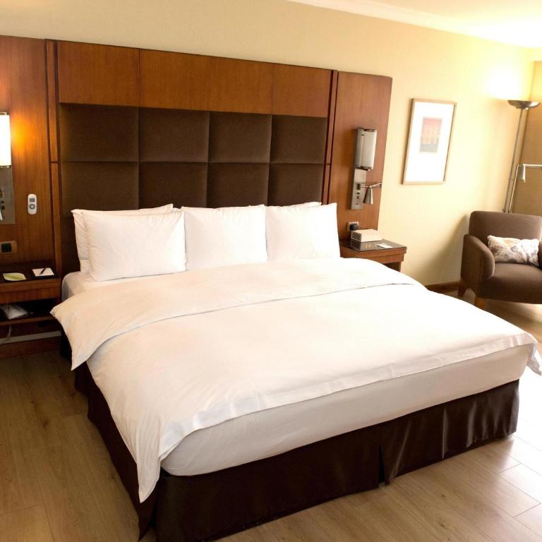 Swissotel Quito - Habitación Deluxe con cama extragrande - 3