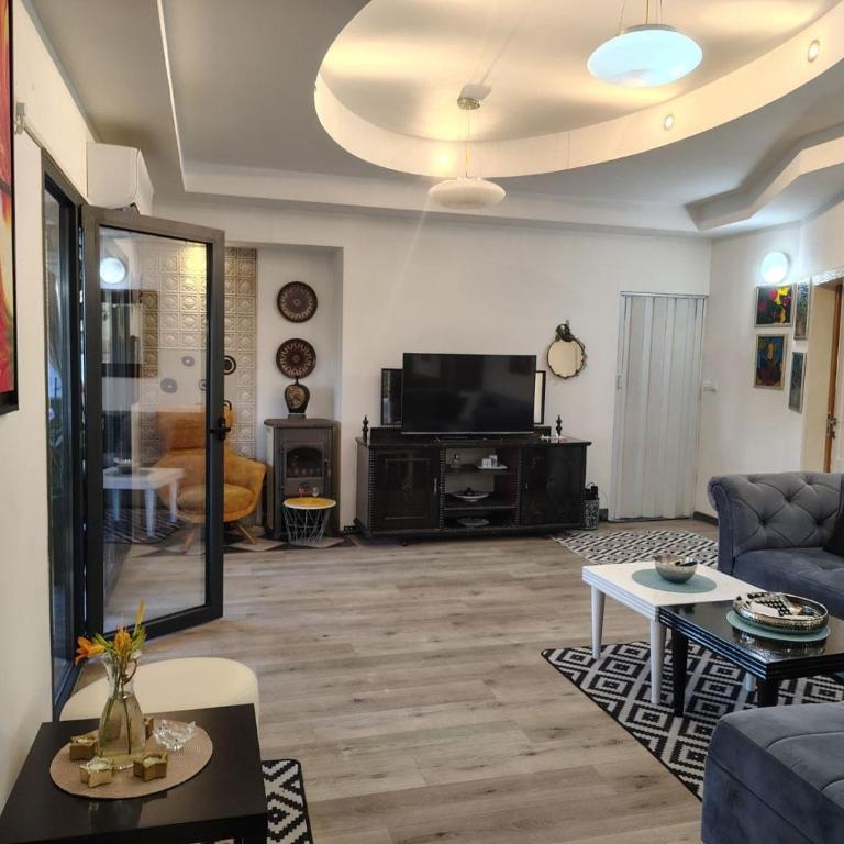 Katata Apartment Spacious House Floor with Terraces, 3 Bedrooms, Parking,Wi-Fi - Apartman sa 3 Spavaće Sobe - 3