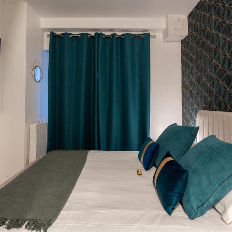 Spacious Family Apartment near Bastille & Marais - Two-Bedroom Apartment - 17