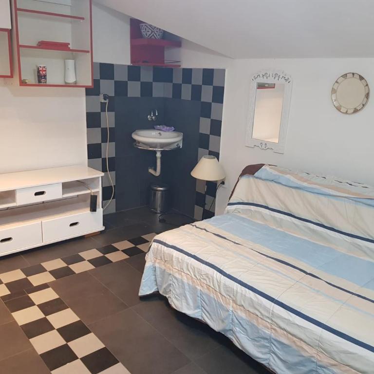 Katata Apartment Spacious House Floor with Terraces, 3 Bedrooms, Parking,Wi-Fi - Apartman sa 3 Spavaće Sobe - 24