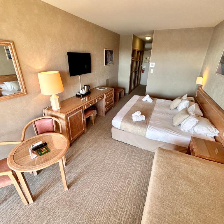 Hôtel La Pinède - Chambre Supérieure - Balcon et Vue sur Mer - 8