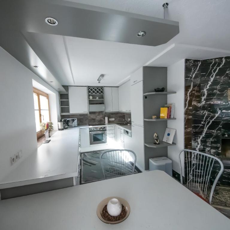 Haus Bergkastelblick - Apartment mit 2 Schlafzimmern und Balkon - 1