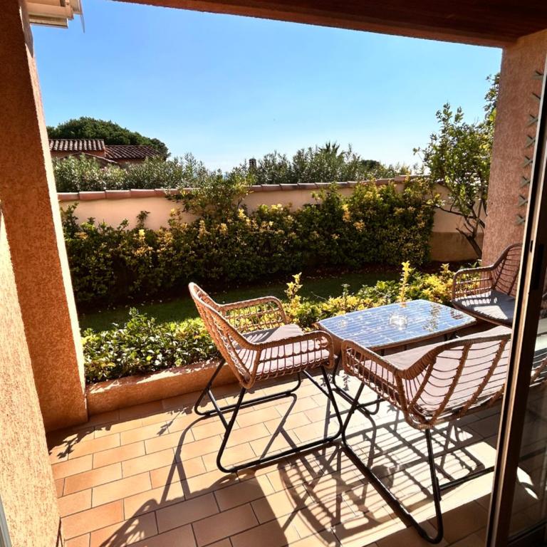 Hôtel La Pinède - Appartement 1 Chambre Confort avec Terrasse - Vue sur Jardin - 5