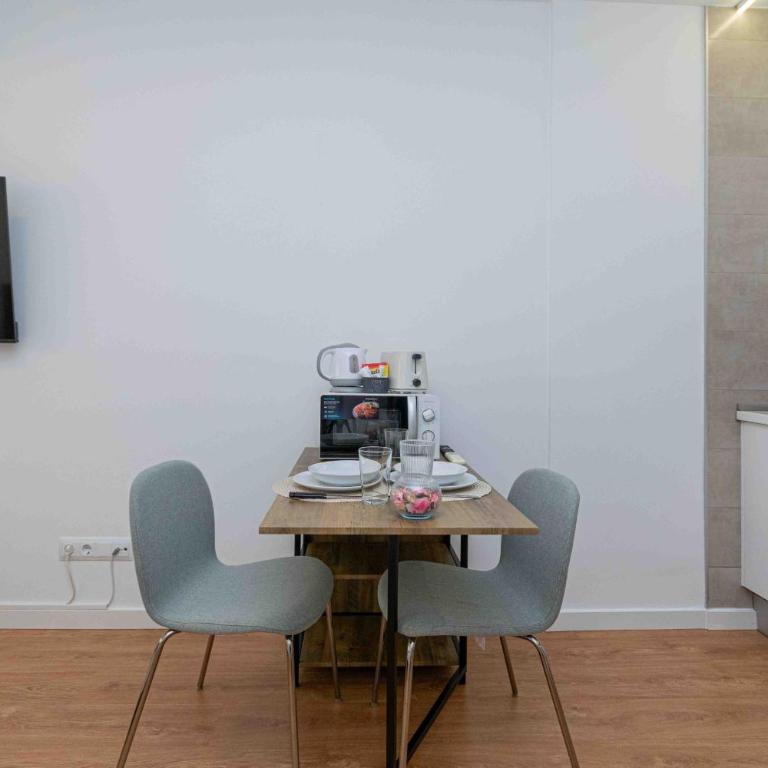 Classy XV - Ferga Suites - Deluxe King Studio - 3