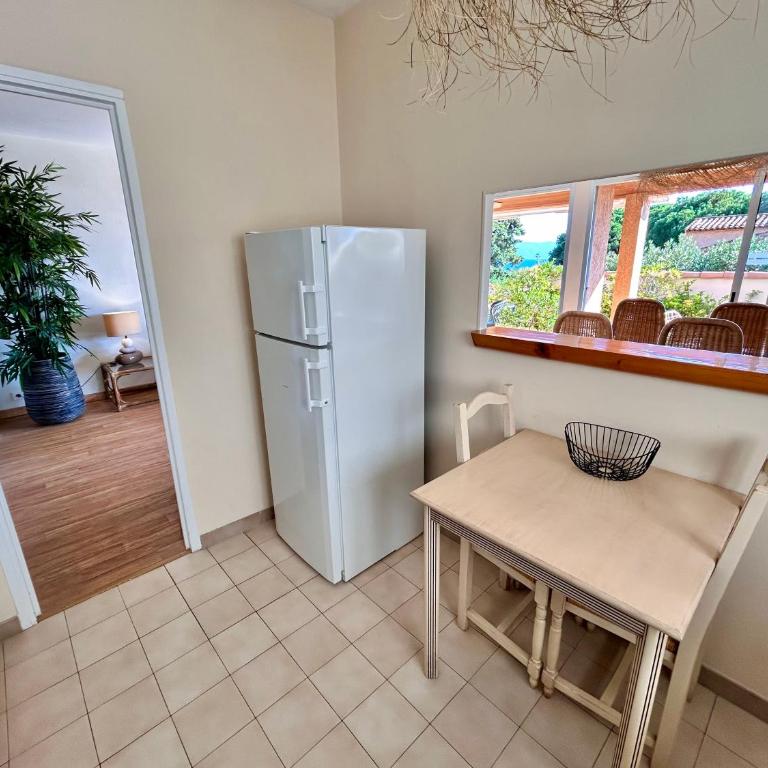 Hôtel La Pinède - Appartement 1 Chambre Confort avec Terrasse - Vue sur Jardin - 10
