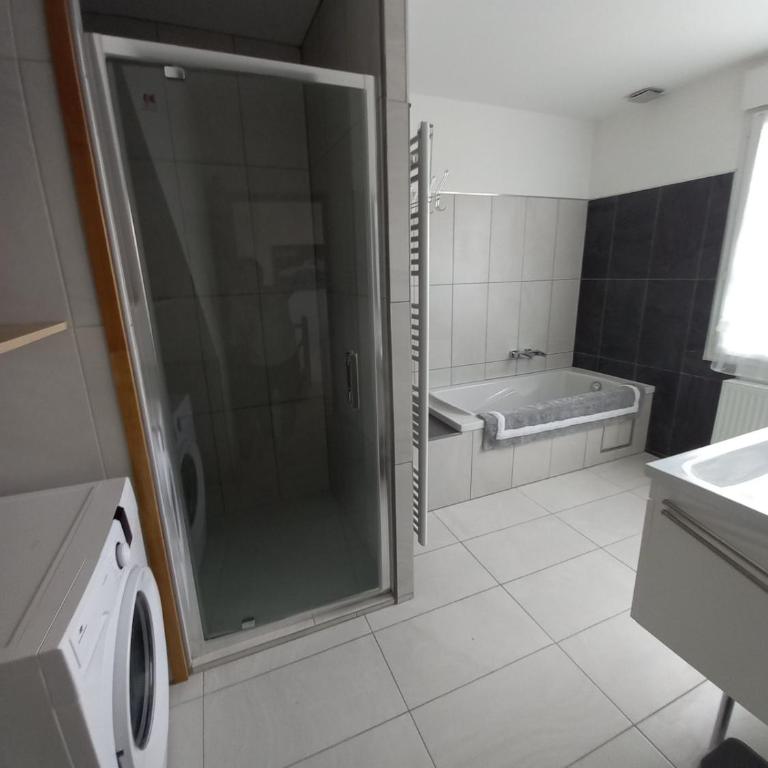 Maison au bord de l'eau - Apartment - 11