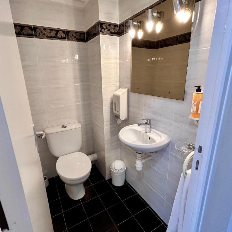 Hôtel La Pinède - Appartement 1 Chambre Confort avec Terrasse - Vue sur Jardin - 12