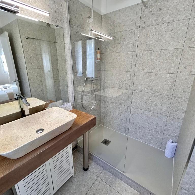 Hôtel La Pinède - Appartement 1 Chambre Confort avec Terrasse - Vue sur Jardin - 13