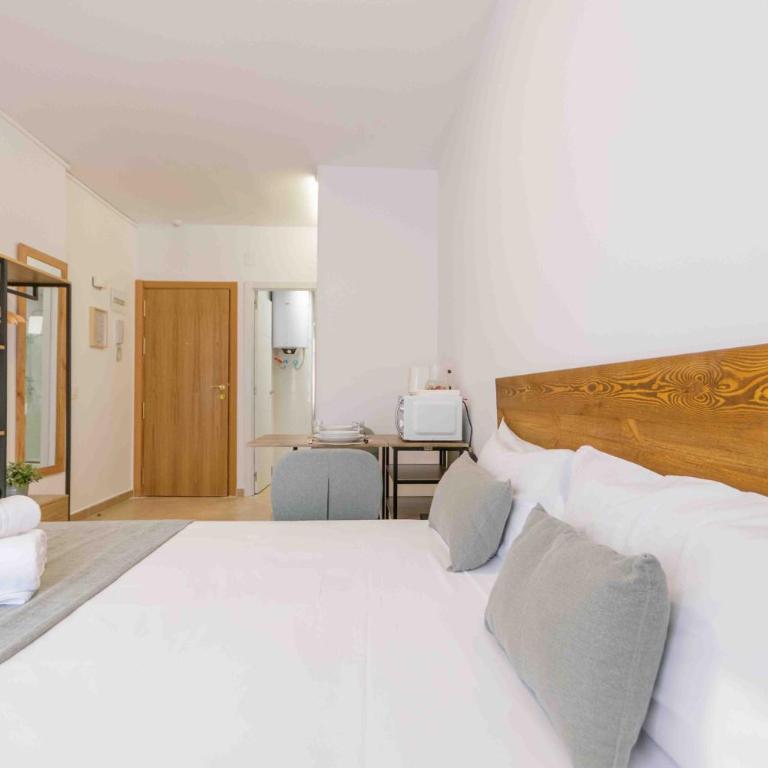 Deluxe XII - Ferga Suites - Deluxe King Studio - 7