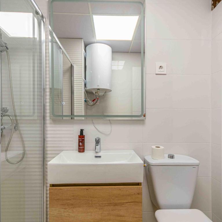 Deluxe XII - Ferga Suites - Deluxe King Studio - 11