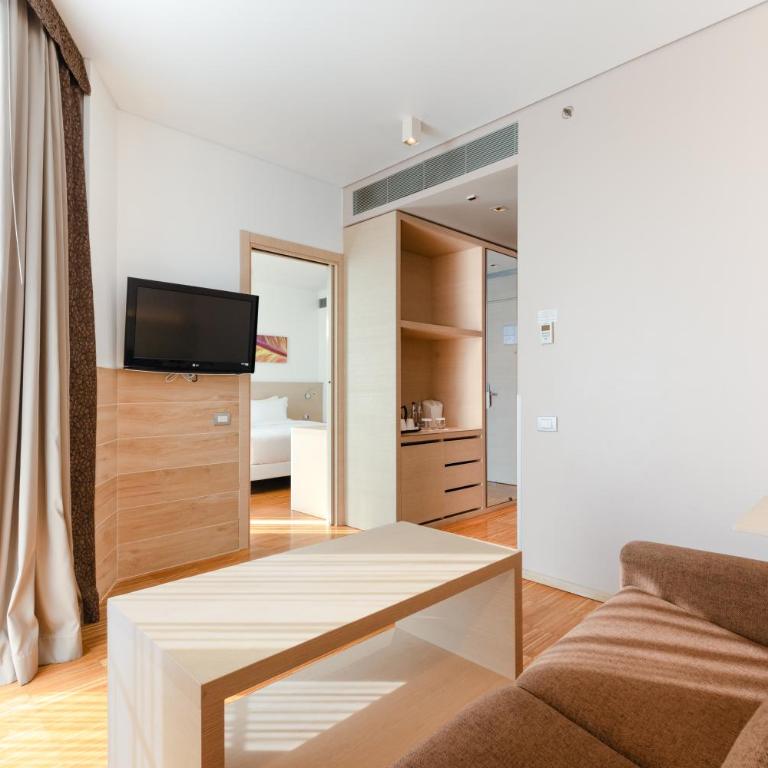 Hilton Garden Inn Venice Mestre - Corner King Suite - 4