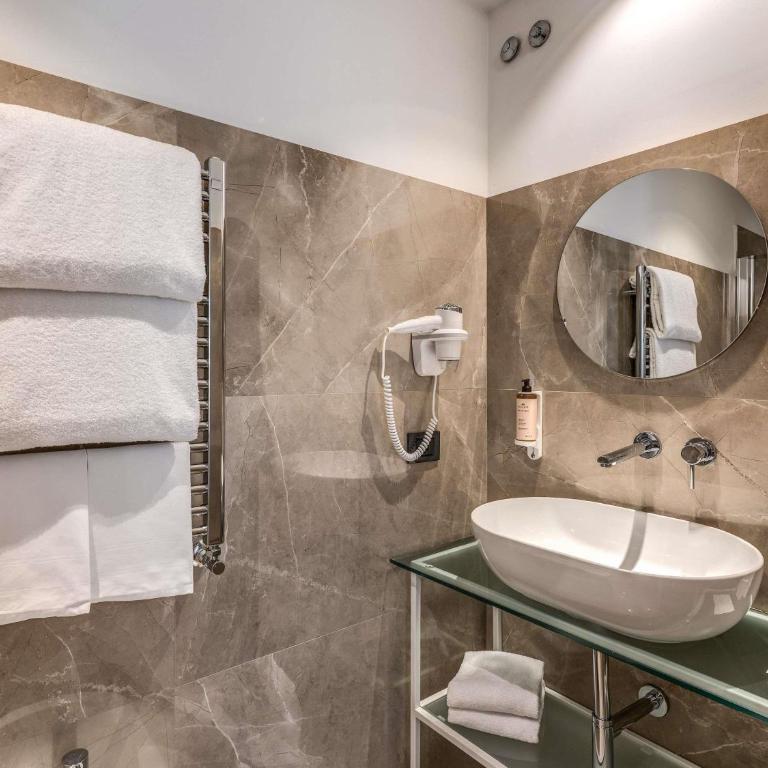 Mercure Roma Centro Termini - Camera Standard con 1 Letto Matrimoniale o 2 Letti Singoli e Vista Interna - 8