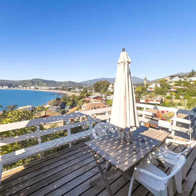 Cómoda casa con terraza y vista al mar en Papudo - Vacation Home - 1