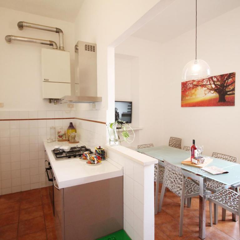Walk to the Colosseum from your Family Apt - Appartamento con 3 Camere da Letto - 2